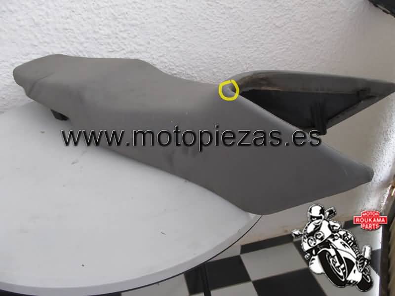 Honda VFR750F(RC36) Sillin