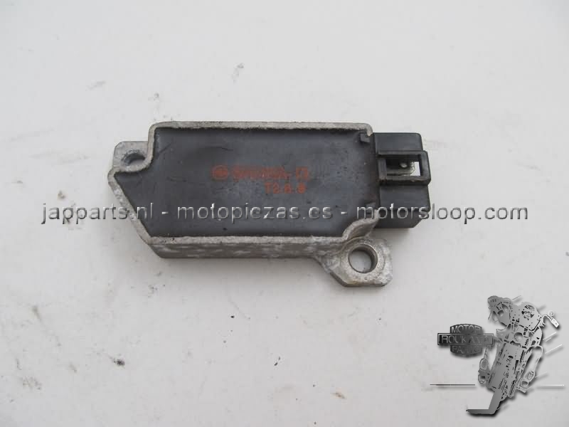 Yamaha FZR600(3UU) Regulador de voltaje